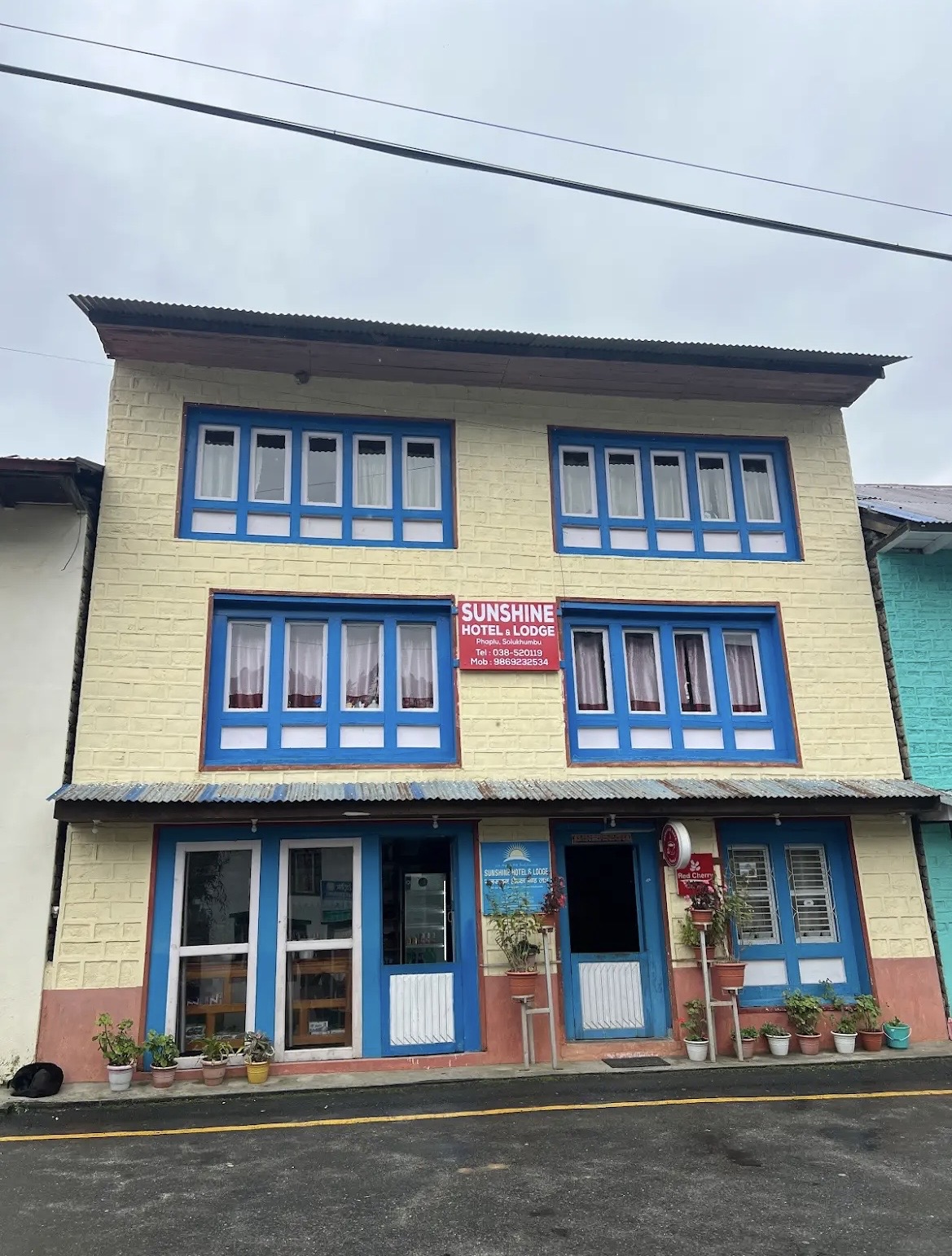 Hotel Sunshine building exterior